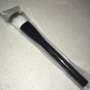 Crown Blush Highlighter Brush
